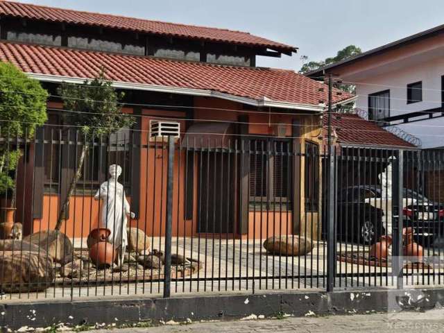 Casa para Venda em Joinville, Bucarein, 4 dormitórios, 2 suítes, 5 banheiros, 2 vagas