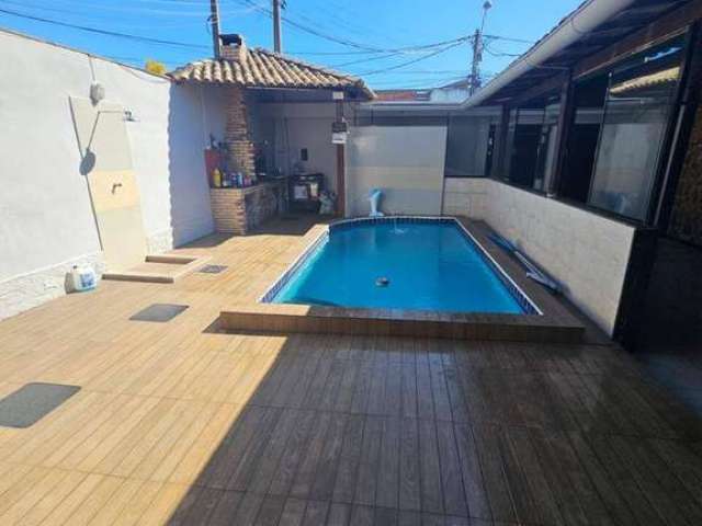 Excelente casa com piscina para venda / locação fixa ou comercial !!!