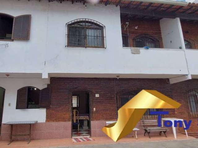 Ótima Casa Duplex em um Pequeno Condomínio