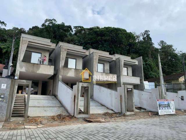 Sobrado Geminado com 3 Suítes à venda, 165 m² por R$ 984.000 - Glória - Joinville/SC