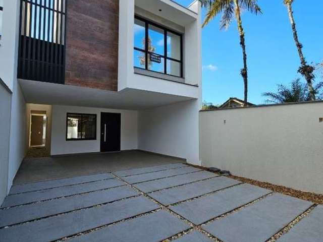 Sobrado Geminado Alto Padrão com 1 suíte + 2 à venda, 135 m² por R$ 989.000 - Saguaçu - Joinville/SC