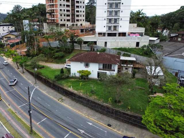 Casa em área comercial - SUPER VISIBILIDADE - Joinville