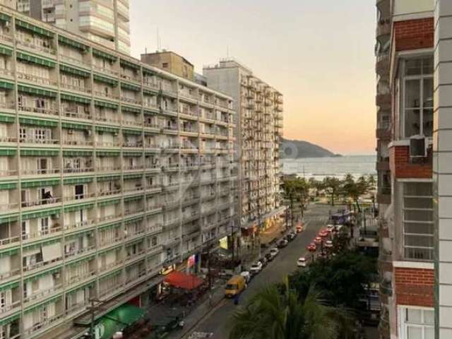 Apartamento na quadra da praia com de 85m², 2 dormitórios, 2 salas e 1 vaga