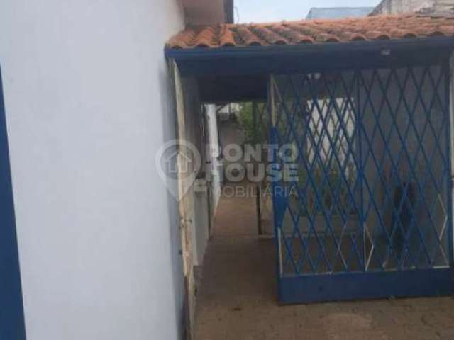 Casa Térrea, Planalto Paulista, 2 Dormitórios, 2 Banheiros, 3 Vagas, Quintal.