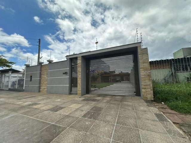 Casa com piscina à venda no centro de Esteio - Excelente localização