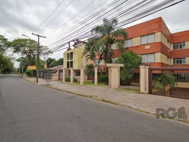 Venha morar no conforto de 142 m² com vista maravilhosa e privacidade total! Apto diferenciado com 4 dormitórios sendo uma suíte, duas salas amplas e garagem para 3 carros. Apto todo com aberturas em 