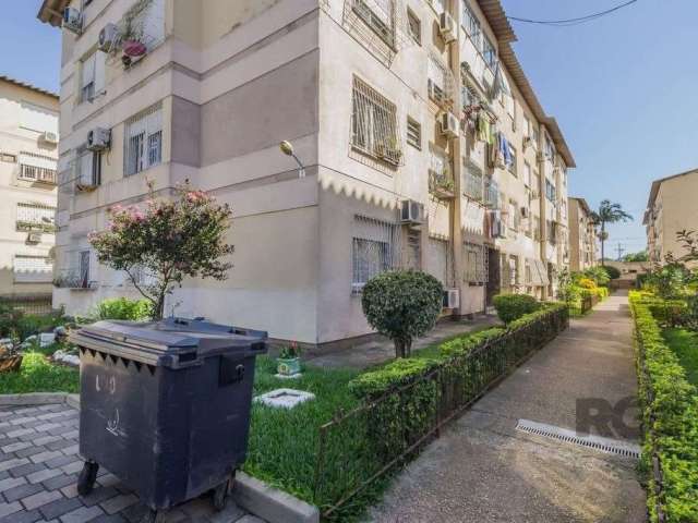 Ótimo apartamento de 75m² privativos distribuídos em 3 dormitórios, banheiro social, espaçoso living para dois ambientes, cozinha e área de serviço integrada. Bem conservado, iluminado e ventilado. Co