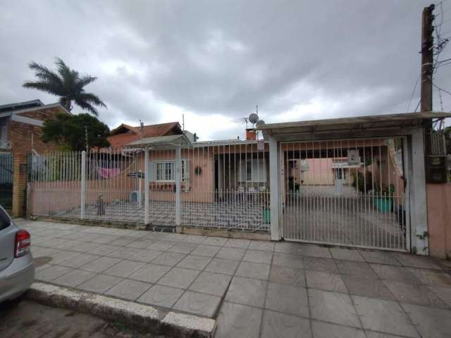 Casa no bairro Aberta dos Morros, com 3 dormitórios, sendo uma suíte. Amplo living com lareira, sala de jantar, lavabo, cozinha e área de serviço. Pátio aos fundos com um sobrado com sala, lavabo, coz