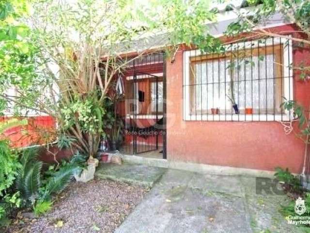 Casa no loteamento Moradas da Hípica!&lt;BR&gt;2 dormitórios, sala e cozinha conjugadas, banheiro e pátio nos fundos com gramado e na frente, portão com grades.&lt;BR&gt;Ótimo acabamento, próximo de p