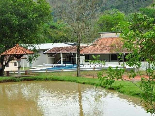 Belíssima Chácara à venda - Porteira Fechada em São José dos Campos