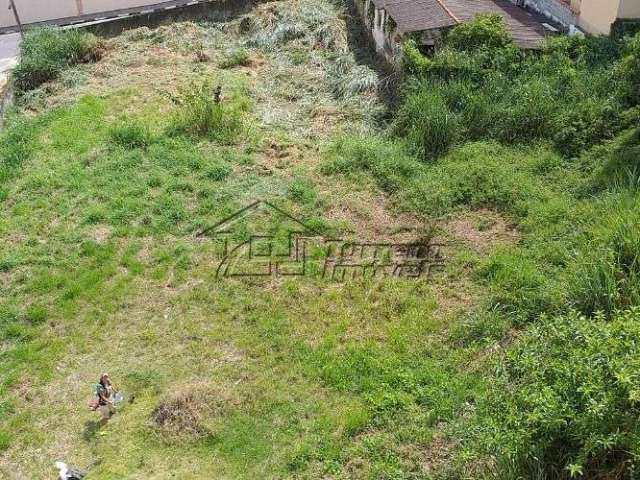 Área com 2.330m² no Centro de Santa Isabel, SP