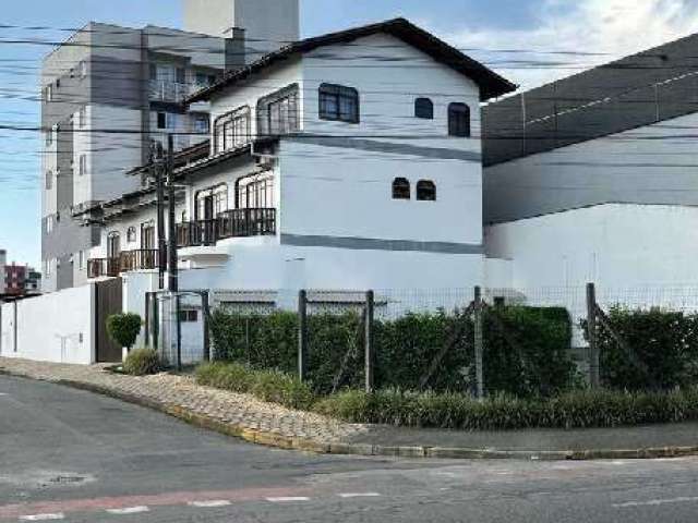 Casa com 9 quartos à venda no Saguaçu, Joinville  por R$ 1.940.000
