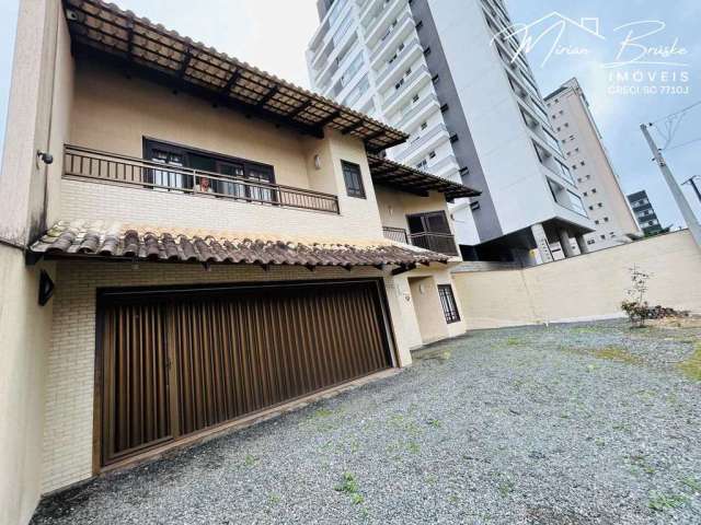 Sobrado com 3 dorms, Saguaçu, Joinville - R$ 1.4 mi, Cod: 247