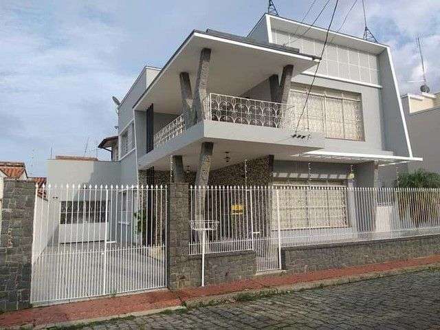 Sobrado com 4 dormitórios à venda, 326 m² por R$ 880.000,00 - Centro - Lorena/SP