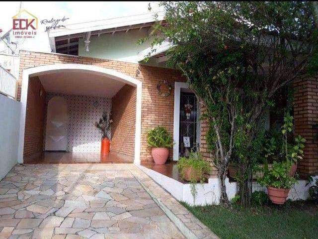 Casa com 3 dormitórios à venda, 198 m² por R$ 745.000 - Independência - Taubaté/SP