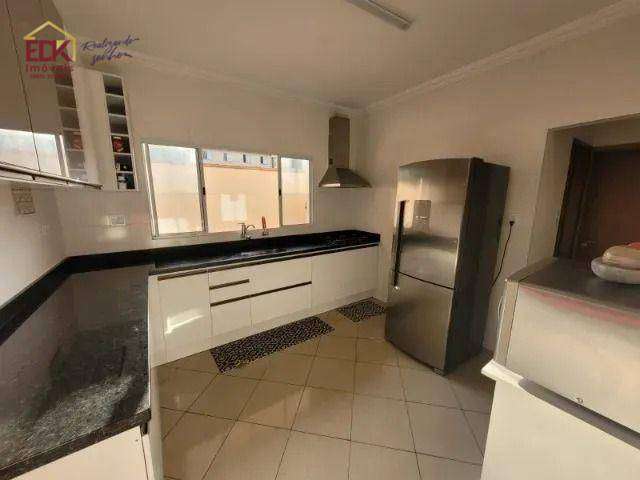 Sobrado com 4 dormitórios à venda, 182 m² por R$ 640.000 - Residencial União - São José dos Campos/SP