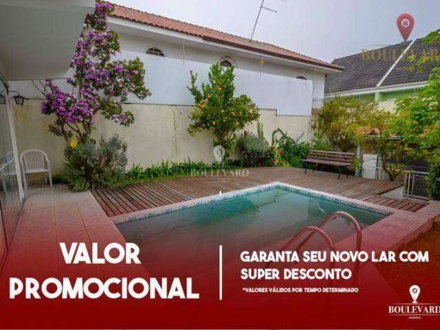 Casa com amplo terreno e piscina com 5 dormitórios à venda, 350 m² por R$ 860.000 - Parolin - Curitiba/PR