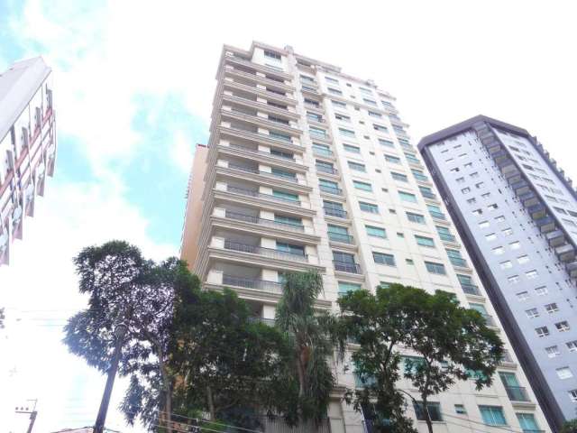 Cabral, 1 por andar, apartamento com 231 metros privativos, excelente localização, 3 suítes e 2 vag