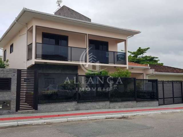 Casa em Fazenda Santo Antônio, São José/SC