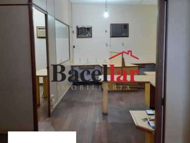 Sala comercial para alugar na Rua Nicarágua, Penha, Rio de Janeiro, 296 m2 por R$ 2.500