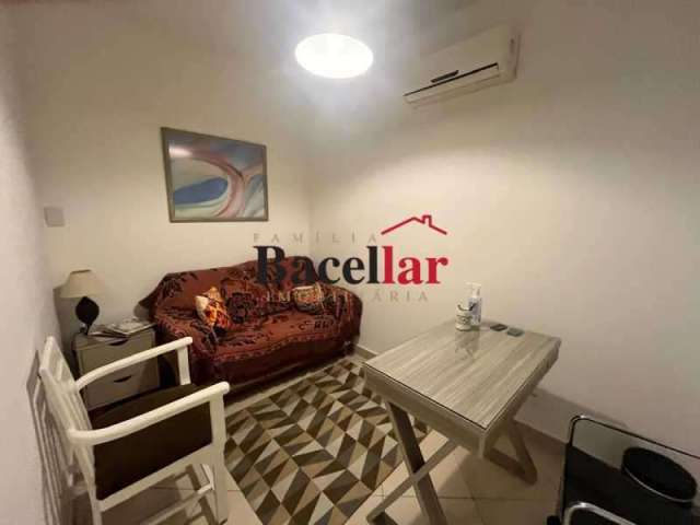 Sala comercial com 1 sala à venda na Rua Almirante Cochrane, Tijuca, Rio de Janeiro, 32 m2 por R$ 350.000