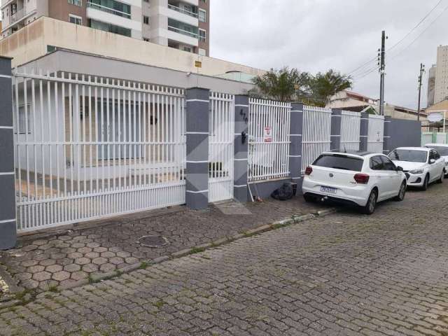 Linda casa com 1 suíte + 2 dormitórios centro de itajaí