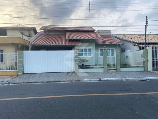 Ótima casa com 1 Suíte + 1 Dormitório (Bairro Cordeiros)