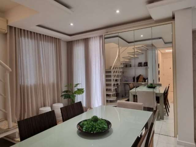 Apartamento  DUPLEX  MOBILIADO no  Centro em Florianópolis, com 4 dormitórios