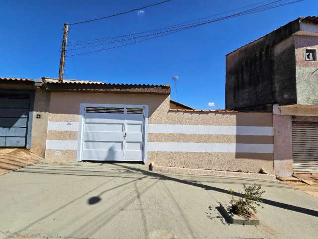 Casa Reformada à Venda no Bairro Palloci, Ribeirão Preto - 3 Dormitórios, Ampla Área de Lazer!