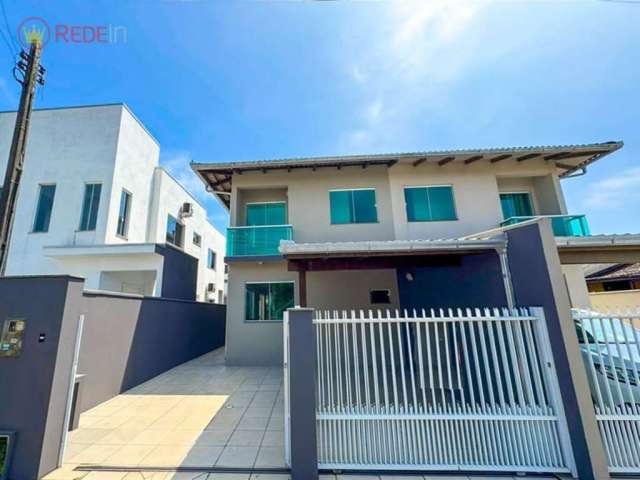 Casa/Sobrado com 03 quartos (sendo 01 suíte) apenas 200m da Praia, Centro