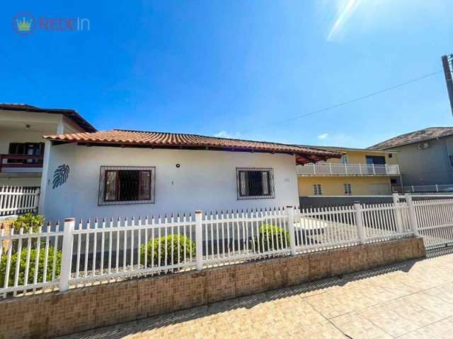 Excelente Casa na Meia Praia - 160 Metros do Mar em Navegantes