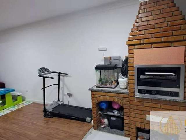 Lindo sobrado com 2 vagas  2 dormitórios,  podendo ser feito mais um , sala de 2 ambientes,  quem ver gosta, linda área no quarto com redes  130m² Qua