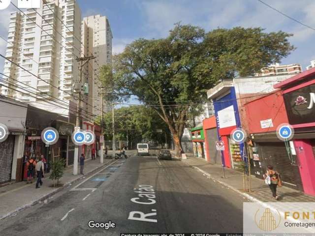 imovel area terrea e primeiro andar e terreo contendo  um salão/loja frontal, complementado por 11 salas individuais de 15 m² cada, além de 4 banheiro