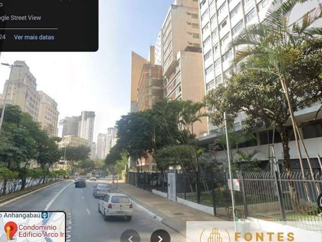 Venha morar em um charmoso kitnet de 27 m² localizado na movimentada avenida Nove de Julho. Com um quarto, banheiro e armários na cozinha, esse imóvel