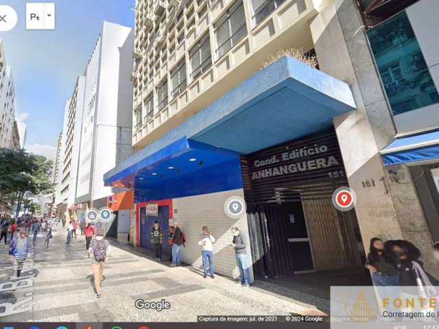 Venha conhecer o luxuoso conjunto comercial na Barão de Itapetininga, a apenas 50m do metrô República. Com 330m2, este espaço conta com múltiplos sani