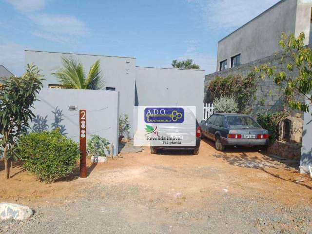 Casa com 2 suítes em rua sem saída, em  Sousas.