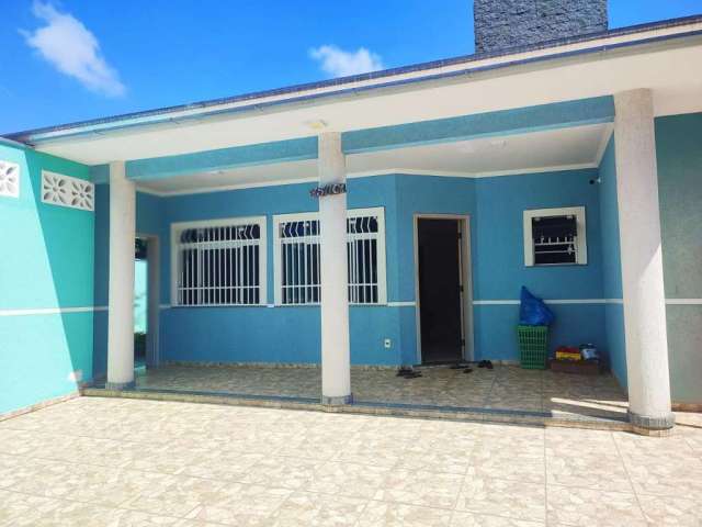 Casa para Venda em Guaratuba, Centro, 3 dormitórios, 2 suítes, 1 banheiro