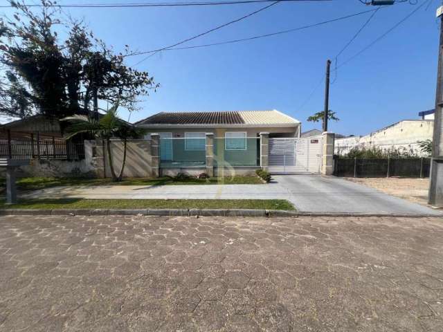 Casa para Venda em Guaratuba, Centro, 4 dormitórios, 2 banheiros, 4 vagas