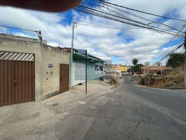 Casa de esquina para fins comerciais/lote no Bairro Xangri-lá