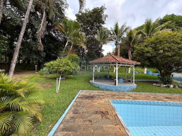 Lote de esquina de 1800 m² com barracão e piscina em excelente localização no Pedra Azul Contagem