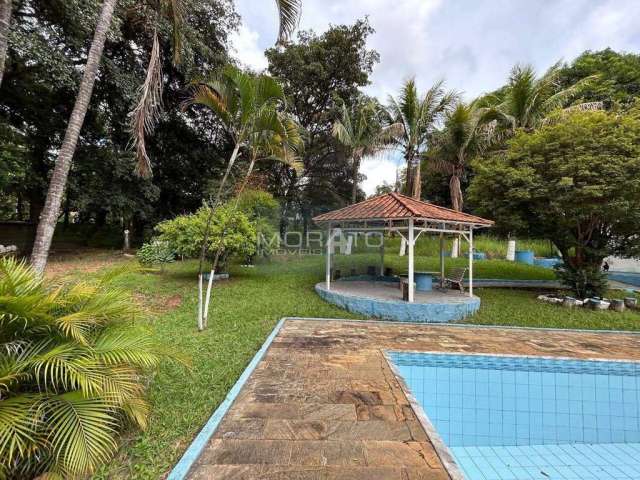 Lote de Esquina 1.800m², no Bairro Pedra Azul