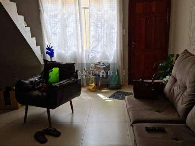 Casa geminada 2 Quartos, Suíte, 1 Vaga de Garagem, no bairro Camargos!