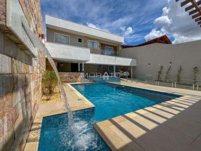 Casa à venda no Bairro Arvoredo de 3 quartos, alto padrão e piscina.