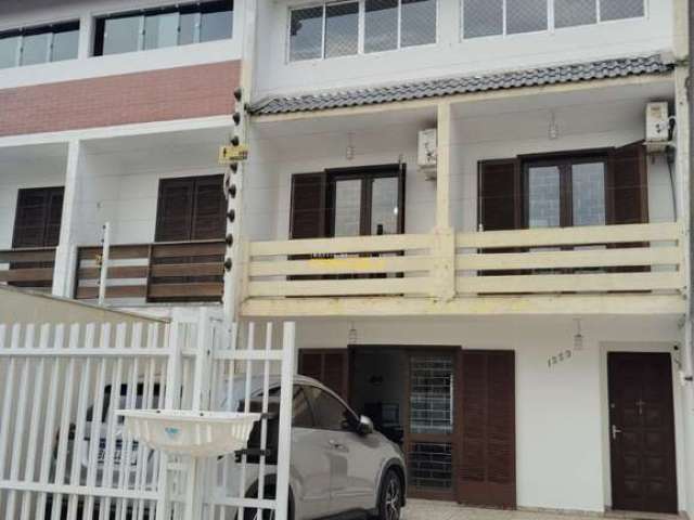 Sobrado Triplex 3 quartos, 2 vagas - Guaratuba