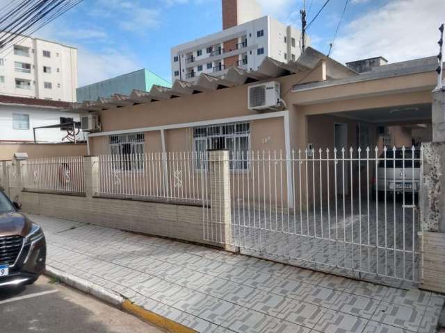 Casa com 03 dormitórios no Bairro das Nações à venda!