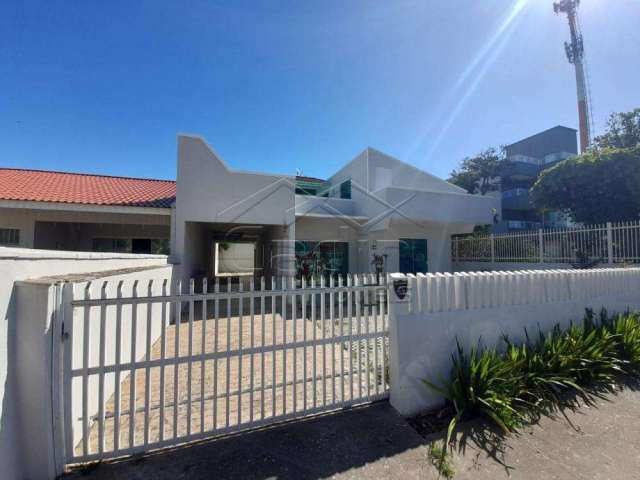 Casa para alugar, r$ 3.800,00 bairro meia praia navegantes /sc.