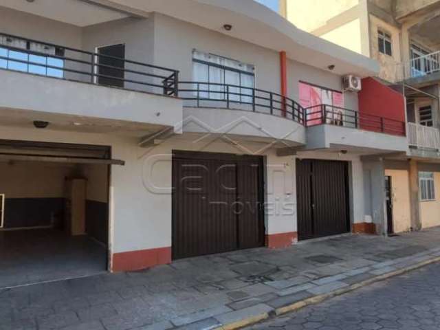 Apartamento 50 metros do mar para alugar, r$ 2.700,00 bairro centro navegantes/sc.