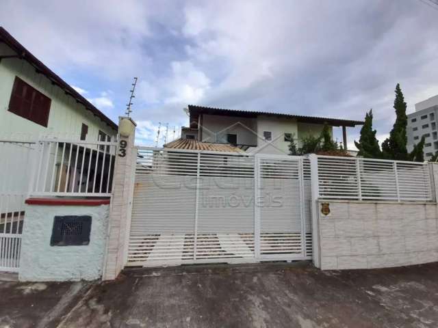 Casa 03 dormitórios à venda, r$ 780.000,00 centro de navegantes