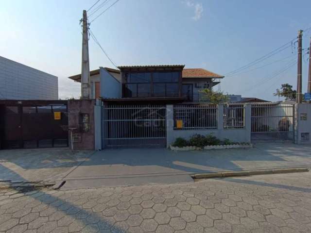 Casa para alugar, r$ 3.100,00 bairro centro navegantes/sc.