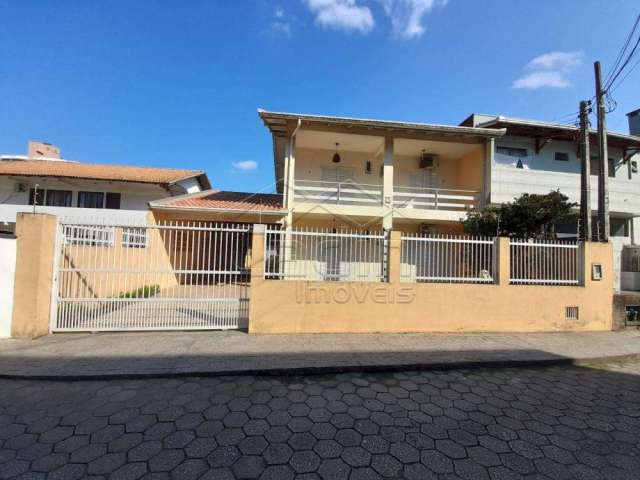 Casa 04 dormitórios, averbada, quadra mar, r$ 1.200.000,00, gravatá, navegantes